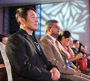 Jet Li attends the meeting. [China.org.cn] 