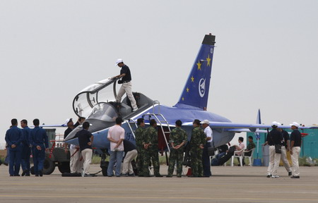 Aircraft personnel work on an L-15 Falcon advanced jet trainer, developed by Nanchang-based Hongdu Aviation Industry Group (HAIG), before the opening of the 7th China International Aviation & Aerospace Exhibition, or Airshow China 2008, in the southern Chinese city of Zhuhai November 3, 2008. About 600 exhibitors with more than 60 aircraft, representing 35 countries and regions, have registered to take part in the show. [Agencies]