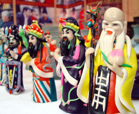  The Second Chinese Folk Handicraft Art Festival is held in Suzhou, Jiangsu Province, on November 1, 2008. During the nine-day festival, Chinese folk artists make handicraft at the city&apos;s Guanqian Street, attracting tourists from all over the world. 