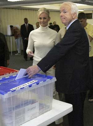 U.S. Republican presidential nominee Senator John McCain casts his vote alongside his wife Cindy (L), at his polling place in Phoenix, Nov. 4, 2008. [Xinhua/Reuters]