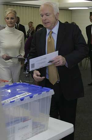 U.S. Republican presidential nominee Senator John McCain casts his vote alongside his wife Cindy (L), at his polling place in Phoenix, Nov. 4, 2008. [Xinhua/Reuters]