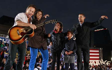 American singer Bruce Springsteen (L) gathers on stage with U.S. Democratic presidential nominee Senator Barack Obama (D-IL) (R) and his family, wife Michelle and daughters Malia (3rd R) and Sasha, during an election rally in Cleveland, Ohio Nov. 2, 2008. [Xinhua/Reuters]