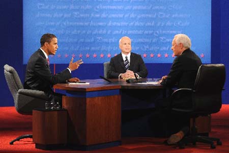 U.S. Democratic presidential nominee Sen. Barack Obama (L) (D-IL) answers a question in his third presidential debate with Republican presidential nominee Sen. John McCain (C) (R-AZ) at Hofstra University in Hempstead, New York, October 15, 2008. 