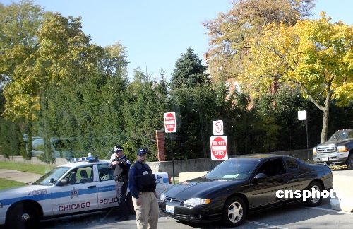 It is election day and Obama&apos;s residence south of Chicago, Illinois is closely guarded. No entry and no parking signs have been set up and police officers stand guard by the perimeter fence. [Xinhua]