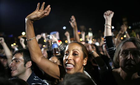 Supporters of U.S. Democratic presidential nominee Senator Barack Obama (D-IL) cheer while waiting for his arrival at an election night rally in Grant Park in Chicago Nov 4, 2008. [Xinhua.AFP]
