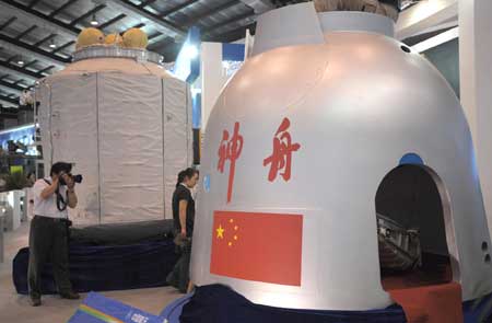 A model of the Shenzhou-7 space module is shown at the 7th China International Aviation and Aerospace Exhibition in Zhuhai, south China&apos;s Guangdong Province, Nov. 3, 2008. Some models, articles and photos of the Shenzhou-7 space module were shown at the Zhuhai airspace show this year.