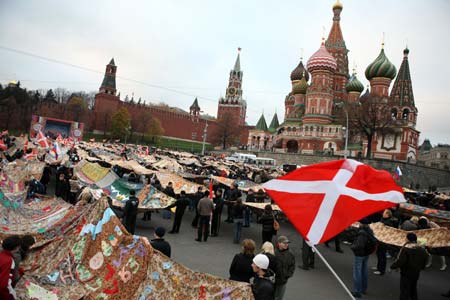 Russians carry patch-work blankets symbolizing the friendship between people during a rally in Moscow, capital of Russia on Nov. 4, 2008. Russians celebrate the People&apos;s Unity Day on Tuesday, to commemorate the liberation of Moscow from invaders in 1612.(Xinhua/Shen Bohan Photo)