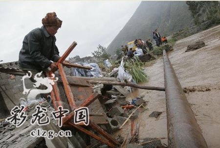 A local villager repairs the desks damaged by mud-rock flows in Chuxiong County, southwest China's Yunnan Province.