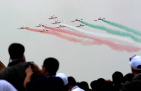 Aircrafts of the Suryakirans (Sun Rays), the aerobatic team of the Indian Air Force, perform during the 7th China International Aviation and Aerospace Exhibition in Zhuhai, south China&apos;s Guangdong Province, Nov. 4, 2008. The six-day exhibition opened on Tuesday with about 600 aviation and aerospace manufacturers from 35 countries and regions attending.(Xinhua/Lu Hanxin) 