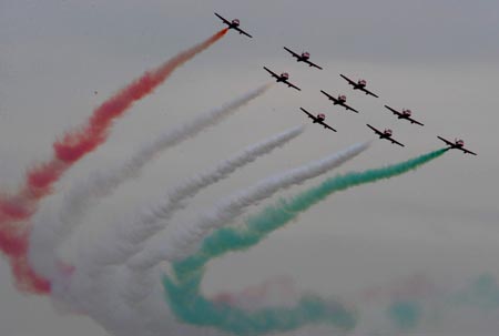 Aircrafts of the Suryakirans (Sun Rays), the aerobatic team of the Indian Air Force, perform during the 7th China International Aviation and Aerospace Exhibition in Zhuhai, south China&apos;s Guangdong Province, Nov. 4, 2008. The six-day exhibition opened on Tuesday with about 600 aviation and aerospace manufacturers from 35 countries and regions attending. (Xinhua/Lu Hanxin)