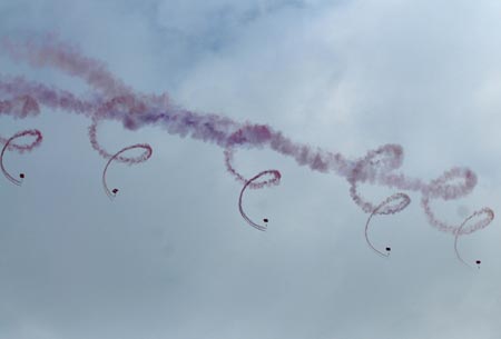 Parachutists of the skydiving team of the Chinese Air Force perform during the 7th China International Aviation and Aerospace Exhibition in Zhuhai, south China&apos;s Guangdong Province, Nov. 4, 2008. The six-day exhibition opened on Tuesday with about 600 aviation and aerospace manufacturers from 35 countries and regions attending.