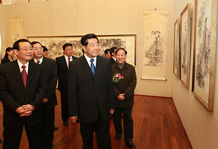 Qinglin (R, front), chairman of Chinese People&apos;s Political Consultative Conference (CPPCC) National Committee, views the paintings at the opening ceremony of an annual traditional Chinese painting exhibition in Beijing, capital of China on Nov. 4, 2008.