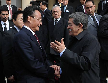 Wu Bangguo (L Front), chairman of the Standing Committee of China&apos;s National People&apos;s Congress, shakes hands with Algerian Prime Minister Ahmed Ouyahia in Algiers, capital of Algeria, on Nov. 5, 2008.