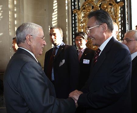 Wu Bangguo (R Front), chairman of the Standing Committee of China&apos;s National People&apos;s Congress, meets with the President of Algerian Council of the Nation Abdelkader Bensalah (L Front) in Algiers, capital of Algeria, on Nov. 5, 2008.