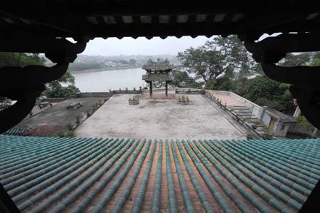 Photo taken on Nov. 5, 2008 shows the Zhenwu Pavilion in Rongxian County, Yulin, southwest China&apos;s Guangxi Zhuang Autonomous Region.