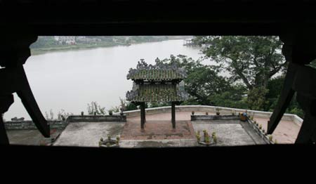 Photo taken on Nov. 5, 2008 shows the Zhenwu Pavilion in Rongxian County, Yulin, southwest China&apos;s Guangxi Zhuang Autonomous Region.