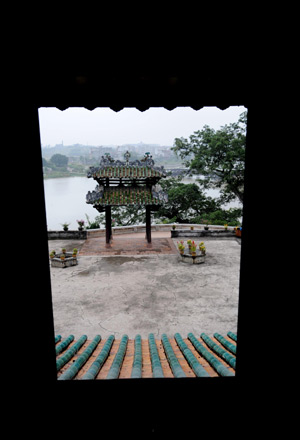 Photo taken on Nov. 5, 2008 shows the Zhenwu Pavilion in Rongxian County, Yulin, southwest China&apos;s Guangxi Zhuang Autonomous Region.