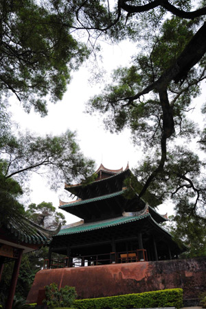 Photo taken on Nov. 5, 2008 shows the Zhenwu Pavilion in Rongxian County, Yulin, southwest China&apos;s Guangxi Zhuang Autonomous Region.