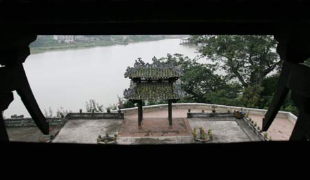 Photo taken on Nov. 5, 2008 shows the Zhenwu Pavilion in Rongxian County, Yulin, southwest China's Guangxi Zhuang Autonomous Region.[Xinhua Photo]