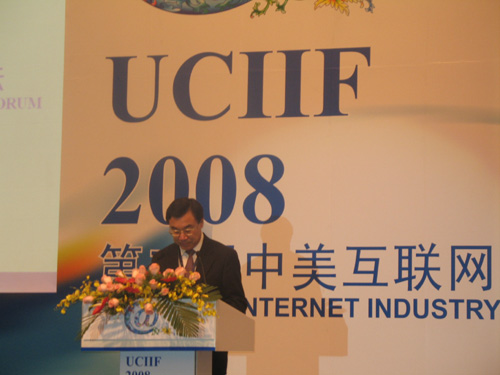 Huang Youyi, president of China Internet Information Center (China.org.cn) presided over the opening ceremony.