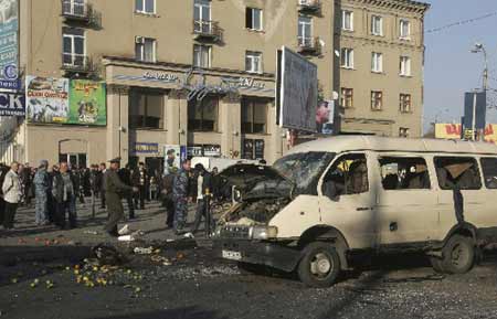 Investigators work on a scene of an explosion outside the main market in the southern Russian city of Vladikavkaz, November 6, 2008. 