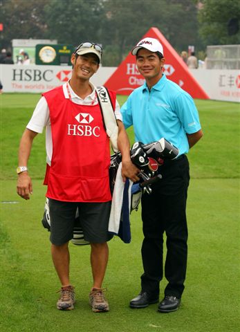 Liang Wenchong(right) is still in the race with a first-round score of 71.