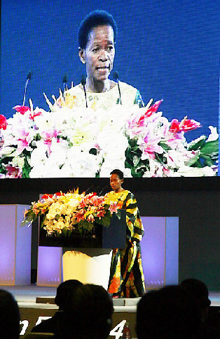 UN-HABITAT Executive Director Anna Tibaijuka gives a speech at the opening ceremony of the 4th World Urban Forum in city Nanjing on November 3, 2008. [Photo: CRIENGLISH.com]