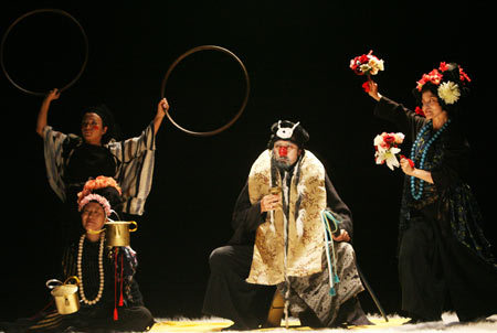 Actors of the Japanese Bird Theatre Company perform in a drama of Sword Casting, adapted from a novel by Chinese literati Lu Xun, at the Grand Theatre in Zhangjiagang City, east China's Jiangsu Province, Nov. 4, 2008. [Xinhua photo]