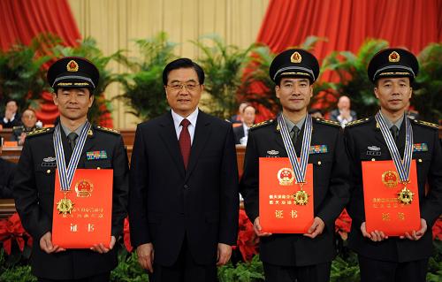 President Hu Jintao presents medals and certificates to the three astronauts of Shenzhen VII mission. 