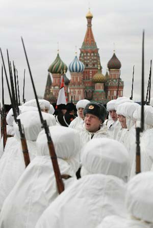 Soldiers in historical uniforms take part in a military parade in the Red Square in Moscow, November 7, 2008. Moscow marked the anniversary of a historical parade in 1941 when Soviet soldiers marched through the Red Square to the front lines of World War II. [Xinhua/AFP] 