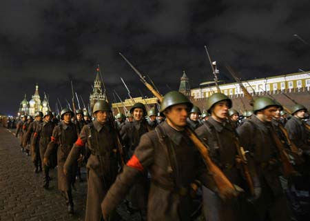 Russian servicemen in a historical uniforms march during a military parade training in Red Square in Moscow November 5, 2008. The parade will take place on November 7 to mark the anniversary of a historical parade in 1941 when Soviet soldiers marched through Red Square to the front lines of World War II. [Xinhua/Reuters]