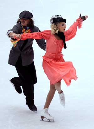 Oksana Domnina/Maxim Shabalin of Russia compete during ice dancing original dance at SAMSUNG Anycall Cup of China ISU Grand Prix of Figure Skating 2008 in Beijing, capital of China, on Nov. 7, 2008. Oksana Domnina/Maxim Shabalin ranked first after original dance with 95.58 point.[Xinhua]