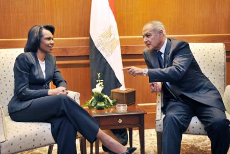 Egyptian Foreign Minister Ahmed Abul-Gheit (R) meets with United States Secretary of State Condoleezza Rice in Egyptian Red Sea resort Sharm El-Sheikh on Nov. 8, 2008. Rice arrived here Saturday to attend the Middle East Quartet Principals Meeting, to be held on Sunday.