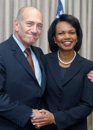 Israeli Prime Minister Ehud Olmert(L) meets with visiting U.S. Secretary of State Condoleezza Rice in Jerusalem, Nov. 6, 2008. Rice arrived in Israel Thursday for her 8th visit to the hot spot since Annapolis peace conference. [Xinhua/Reuters]