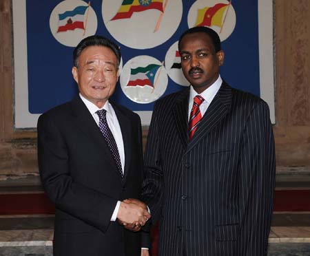 Teshome Toga (R), speaker of Ethiopia&apos;s Council of People&apos;s Representatives, meets with Wu Bangguo, chairman of the Standing Committee of China&apos;s National People&apos;s Congress, the country&apos;s top legislature, in Addis Ababa on Nov. 9, 2008. [Xinhua]