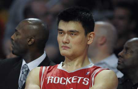 Yao Ming of Houston Rockets watches the NBA game between Houston Rockets and Los Angeles Lakers at Staples Center in Los Angeles, CA, the United States, Nov. 9, 2008. Rockets lost 82-111. [Xinhua] 