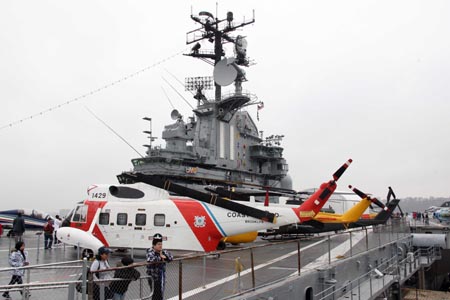 Visitors tour the newly renovated Intrepid Sea, Air and Space Museum at Pier 86 of Manhattan in New York, the United States, Nov. 8, 2008. The decommissioned USS aircraft carrier Intrepid reopened to the public after a two-year overhaul on Saturday. Opened in 1982, the Museum has received more than 10 million visitors.[Hou Jun/Xinhua]