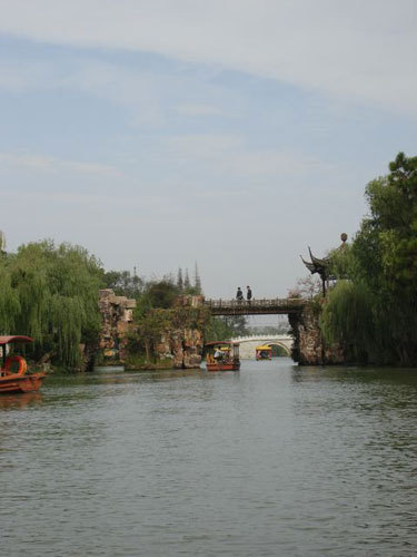 This undated photo shows Yangzhou's Slim West Lake, in east China's Jiangsu Province. [Photo: CRIENGLISH.com]