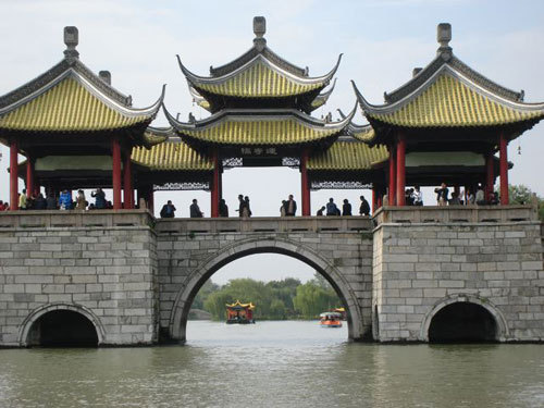 This undated photo shows Yangzhou's Slim West Lake, in east China's Jiangsu Province. [Photo: CRIENGLISH.com]