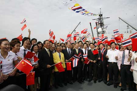 Local Chinese visit Chinese navy ship (CNS) Zhenghe at the Bangkok Port, Thailand, Nov. 10, 2008. CNS Zhenghe entered the Bangkok Port on Monday morning starting its four-day official visit to the Thai capital. 