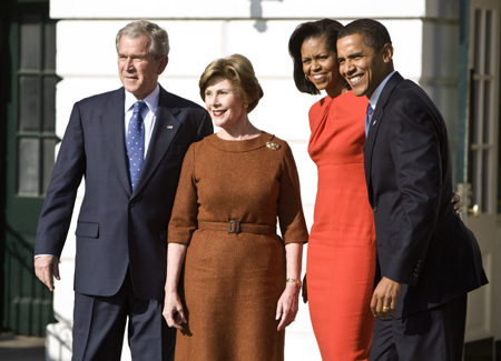 US President George W. Bush and First Lady Laura Bush greet US President-elect Barack Obama and Michelle Obama as they arrive at the White House in Washington November 10, 2008. [Agencies]