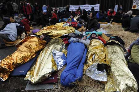 Anti-nuclear protesters camp in front of Germany's interim nuclear waste storage facility in the northern German village of Gorleben November 10, 2008.