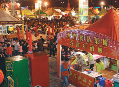 The Macau Food Festival is attracting swarms of local people and tourists. The festival will last until Nov 23. Every year around this time, the event serves up delicacies ranging from local Macanese food and authentic Chinese cuisine to Southeast Asian and European treats, not to mention plenty of desserts. [CNS]