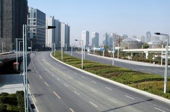 The Ministry of Transport announced on Tuesday that it is planning to spend nearly 1 trillion yuan in fixed asset investment annually over the next 2 years. 