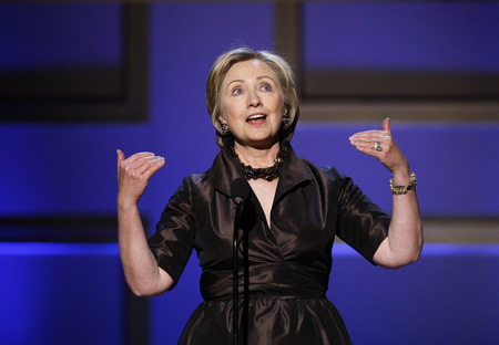 U.S. Senator Hillary Clinton (D-NY) accepts a Glamour Woman of the Year award from Glamour magazine in New York Nov. 10, 2008. [Xinhua] 