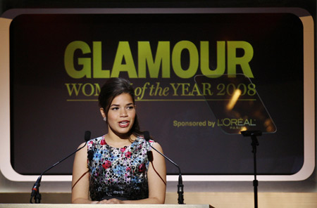 Actress America Ferrera presents a Glamour Woman of the Year award from Glamour magazine in New York Nov. 10, 2008. [Xinhua]