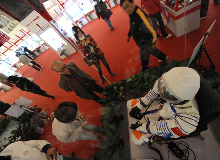 People visit the space suit for intravehicular activity during an exhibition featuring the Shenzhou VII manned space flight at the Military Museum of the Chinese People's Revolution in Beijing, capital of China, Nov. 11, 2008.