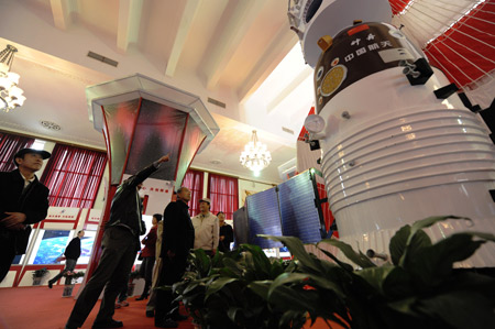 People visit a model of China&apos;s Shenzhou VII spaceship during an exhibition featuring the Shenzhou VII manned space flight at the Military Museum of the Chinese People&apos;s Revolution in Beijing, capital of China, Nov. 11, 2008.