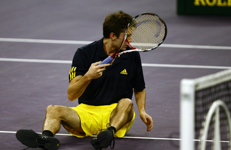 Gilles Simon of France stumbles down during the men's singles competition against Andy Murray of Great Britain at Tennis Masters Cup Shanghai, 2008, in Shanghai, east China, Nov. 12, 2008. Andy Murray won the match 6-4, 6-2. [Xinhua]