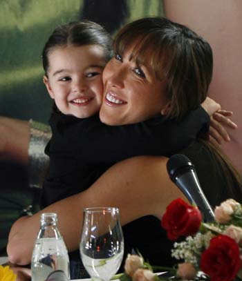 Serbian tennis player Jelena Jankovic hugs a young fan during a news conference in Belgrade November 11, 2008. Jankovic is World Number One in the WTA ranking.[Agencies]